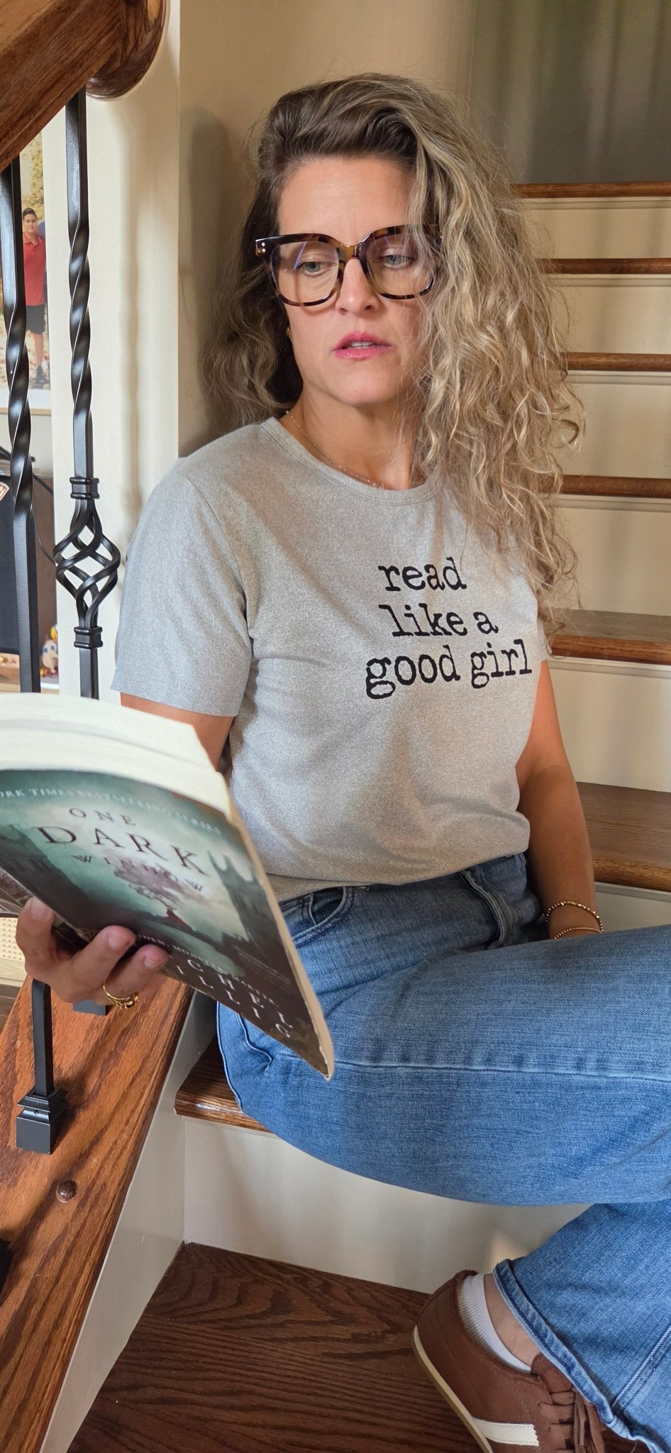 "Read Like a Good Girl" Graphic Tee - SmutStax